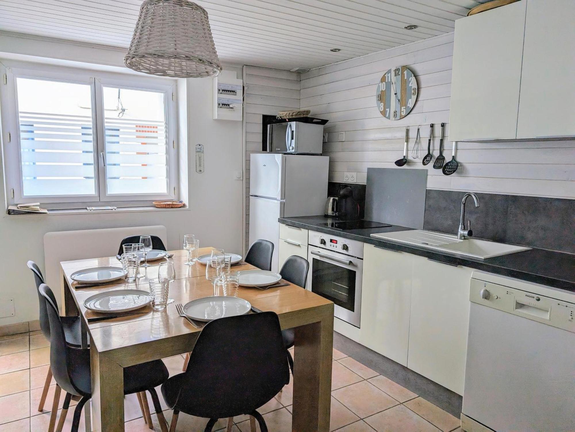Agreable Maison Renovee En Hyper Centre Avec Patio Pornic Eksteriør bilde